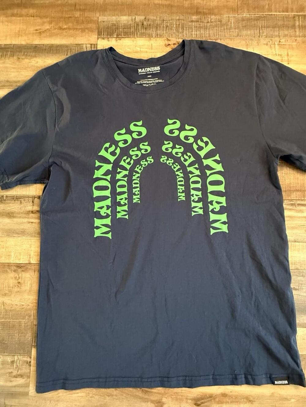 Madness Extremely Foolish Behavior Navy & Green Graphic T‎ Large 100% Cotton